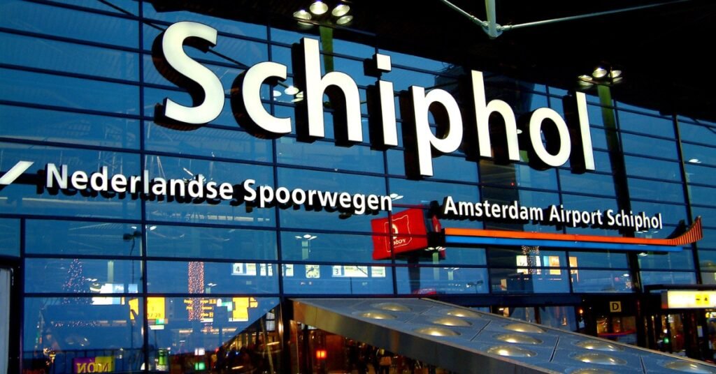 Schiphol reports €77 million loss in 2022 due to capacity problems